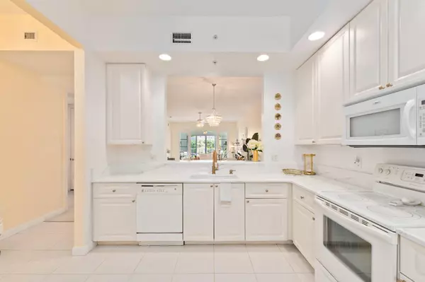 Fort Pierce, FL 34949,5 Harbour Isle DR 203