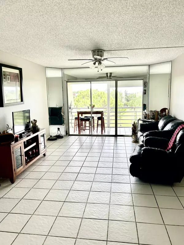 Lake Worth, FL 33467,3810 Via Poinciana 605
