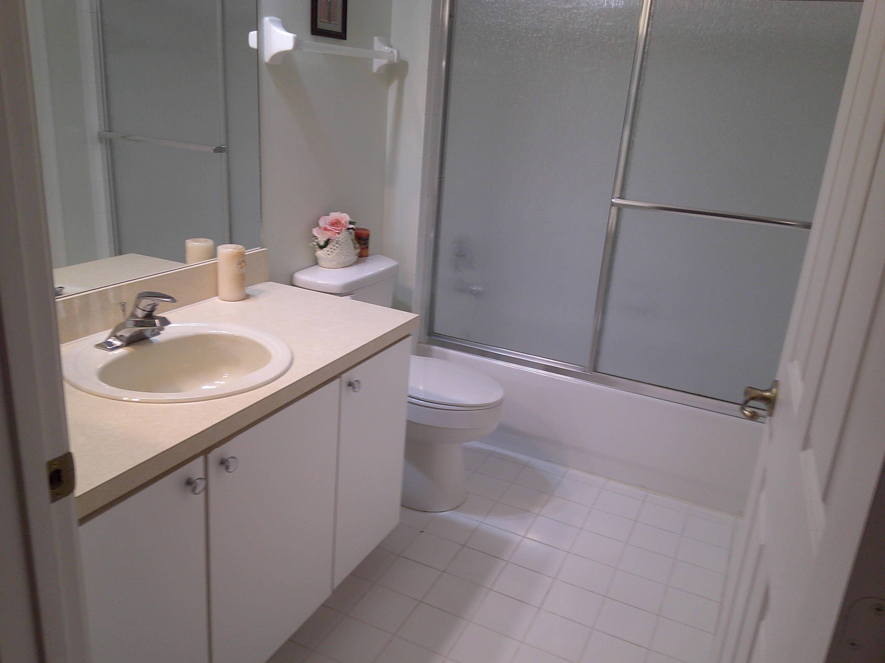 West Palm Beach, FL 33411,9492 Swansea LN