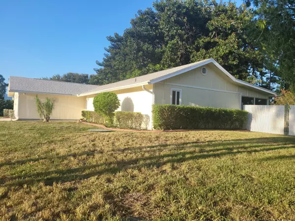 2913 SE Darien RD, Port Saint Lucie, FL 34952