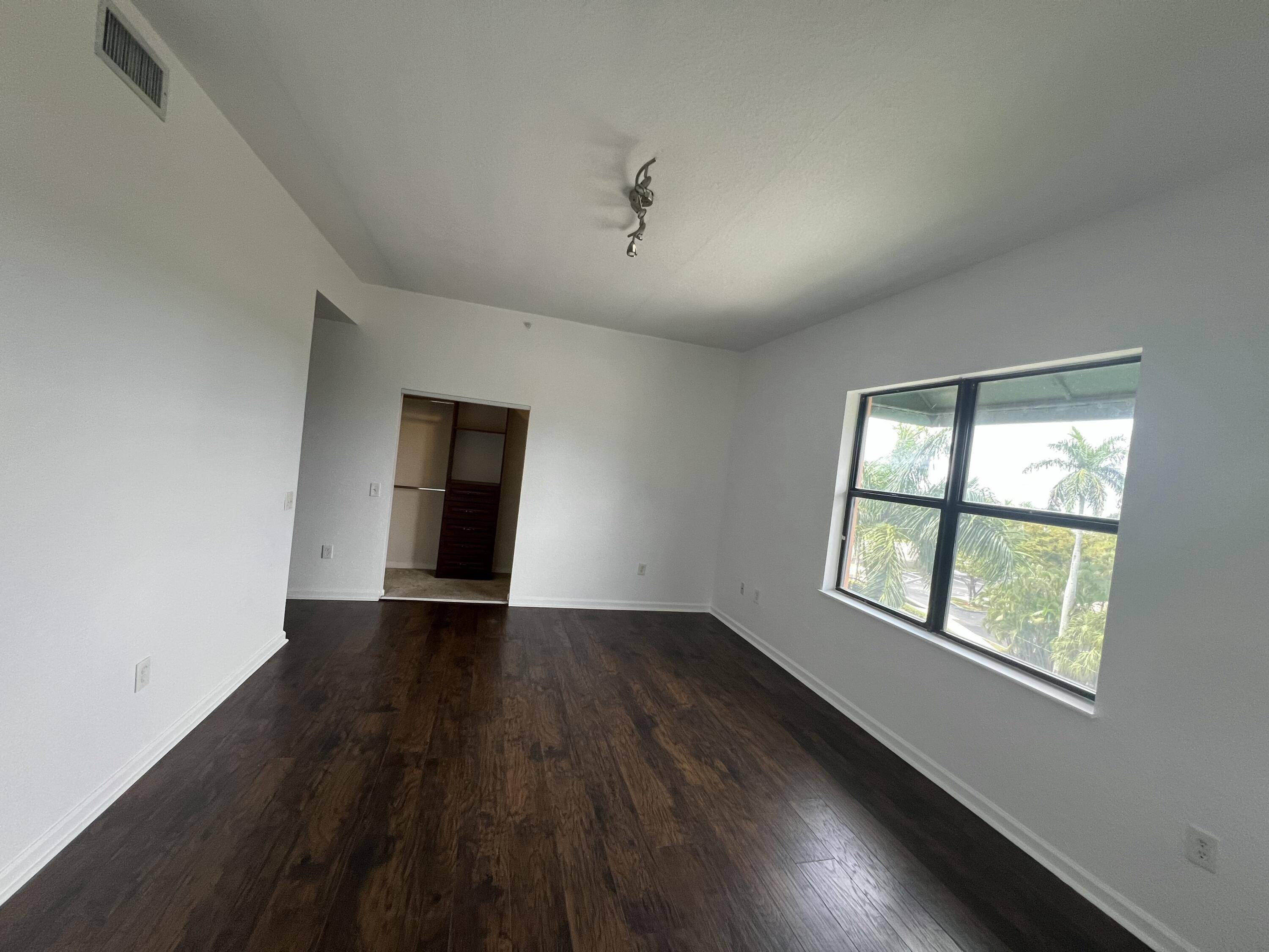West Palm Beach, FL 33401,1610 Presidential WAY 401