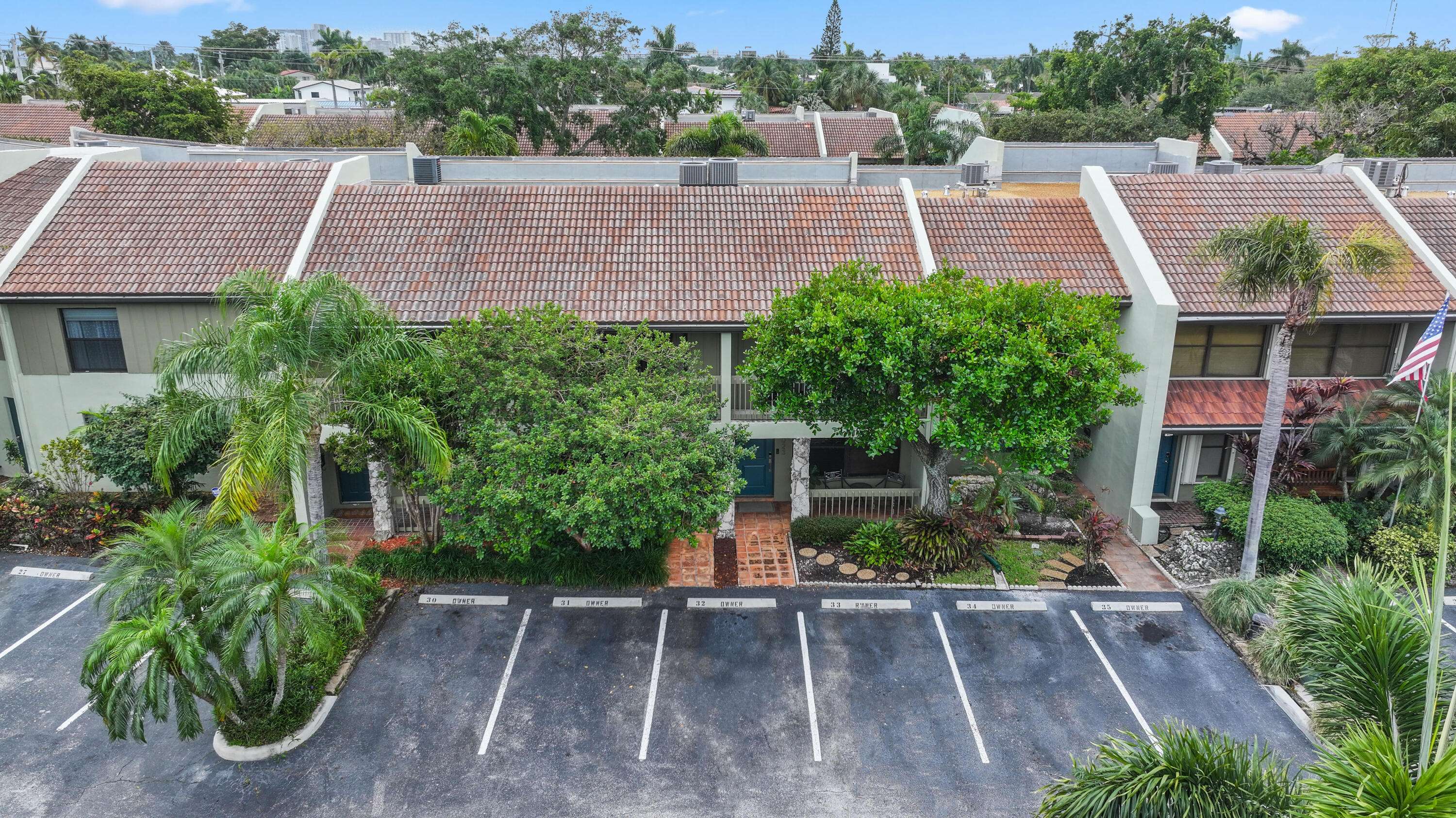 6021 Bayview DR, Fort Lauderdale, FL 33308