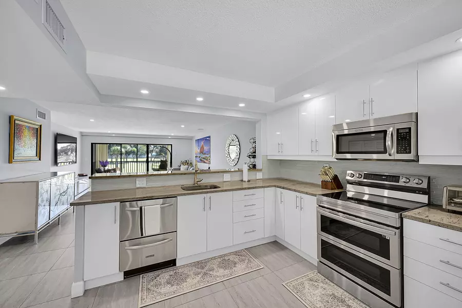 12870 Briarlake 201 DR 201, Palm Beach Gardens, FL 33418