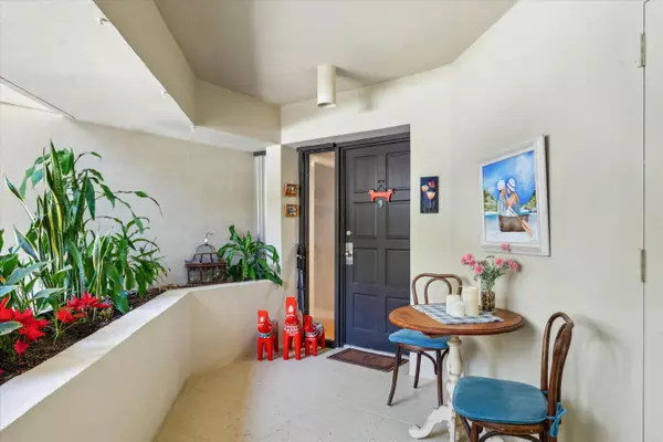 North Palm Beach, FL 33408,1124 W Marine WAY D2l