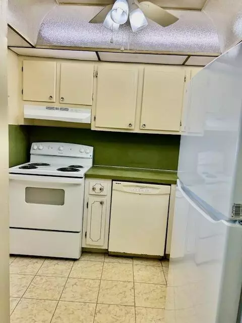 Sunrise, FL 33322,7960 N Sunrise Lakes DR 205