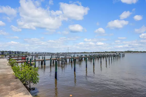 Stuart, FL 34994,1852 SW Palm City RD 202