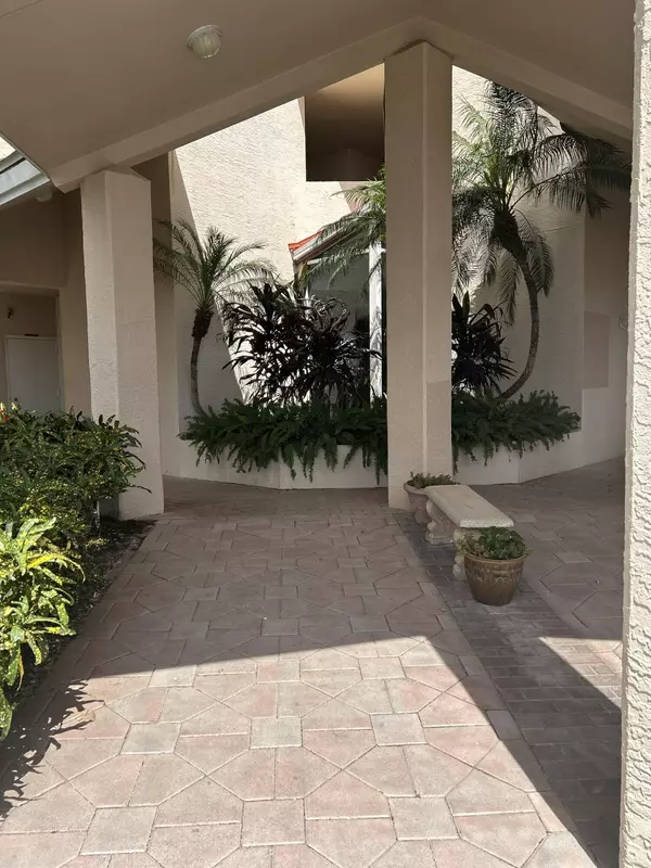 Hutchinson Island, FL 34949,3870 N Highway A1a 704