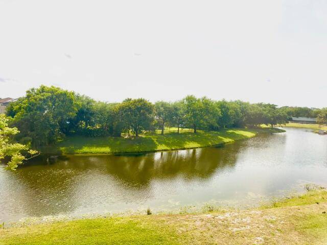 West Palm Beach, FL 33401,3540 Whitehall DR 302