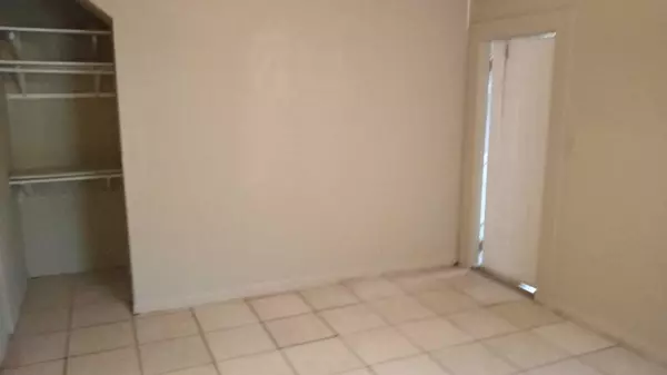 Riviera Beach, FL 33404,900 Avenue H AVE 4