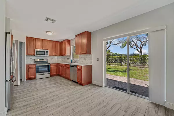 West Palm Beach, FL 33413,813 Imperial Lake RD