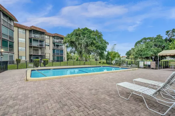 Lauderhill, FL 33319,6200 S Falls Cir DR 202