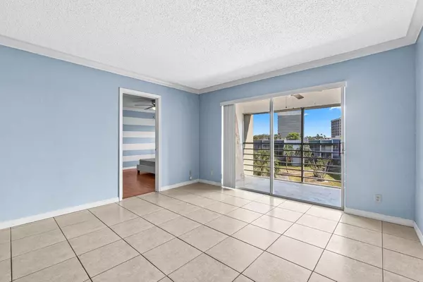 West Palm Beach, FL 33401,1638 Embassy DR 411