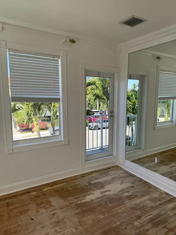 Palm Beach, FL 33480,258 Seminole AVE 4