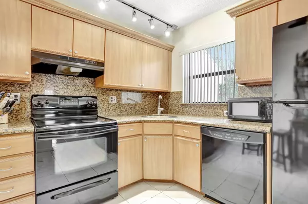 4165 S Carambola CIR 2162, Coconut Creek, FL 33066
