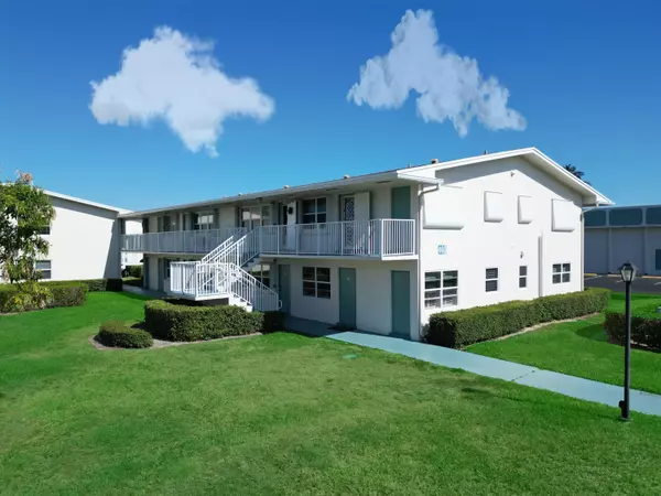 Boynton Beach, FL 33435,460 W Horizons 104