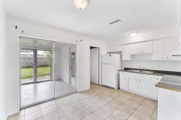 North Lauderdale, FL 33068,6960 SW 19th CT 1-2