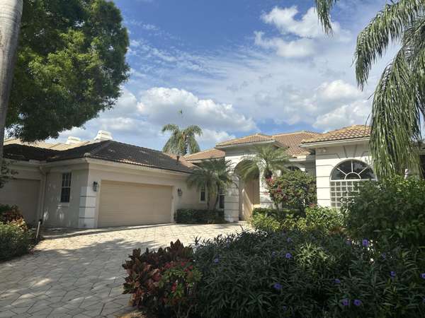 40 Saint James DR, Palm Beach Gardens, FL 33418
