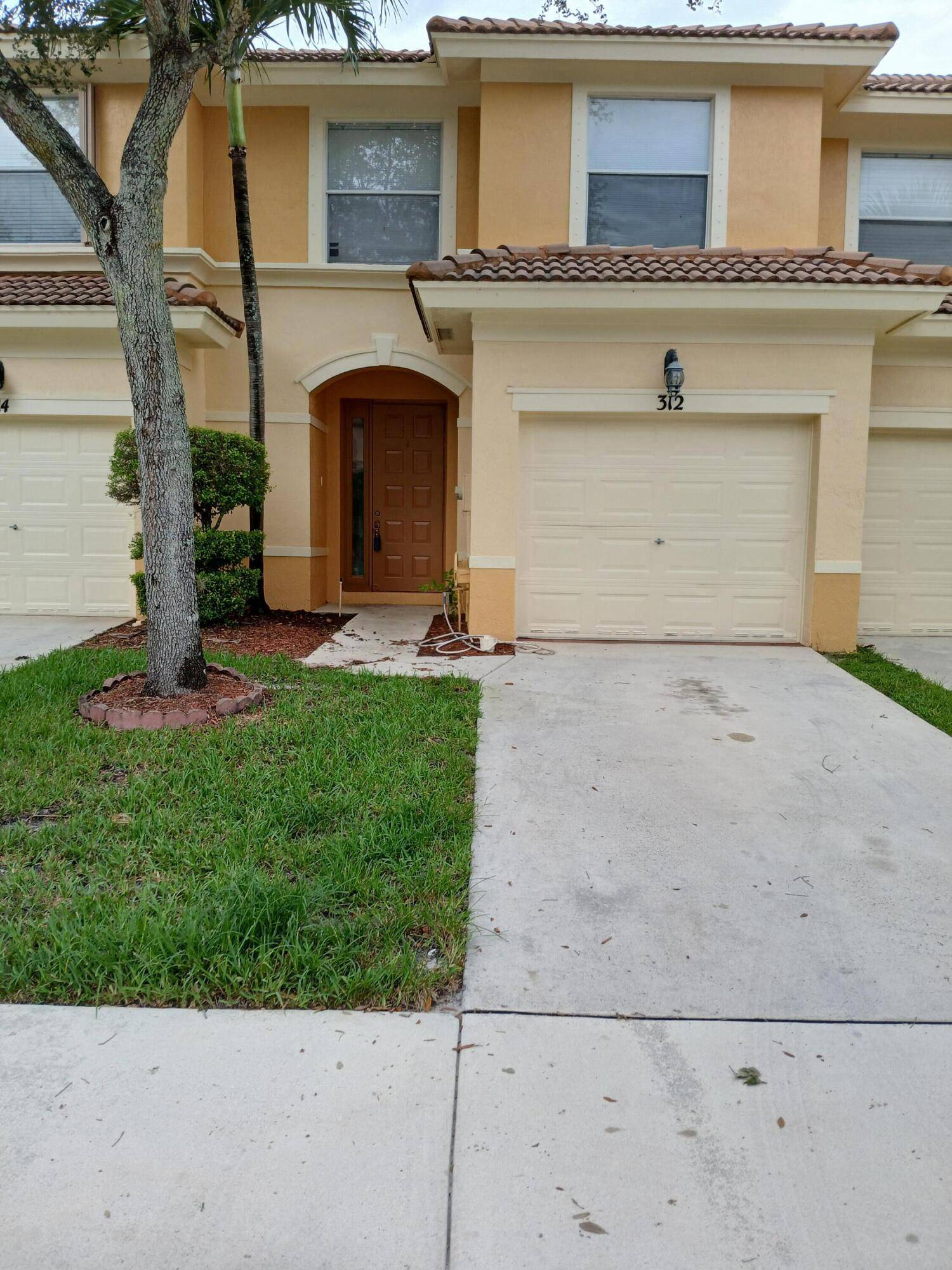 312 River Bluff LN, Royal Palm Beach, FL 33411