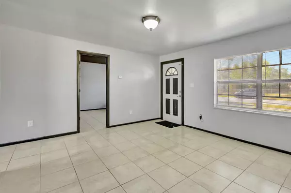 Fort Pierce, FL 34946,107 Gotham DR