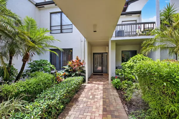 Delray Beach, FL 33445,830 Greensward CT 107-H