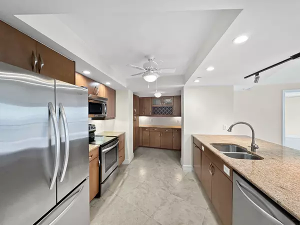 Singer Island, FL 33404,3000 N Ocean DR 35-E