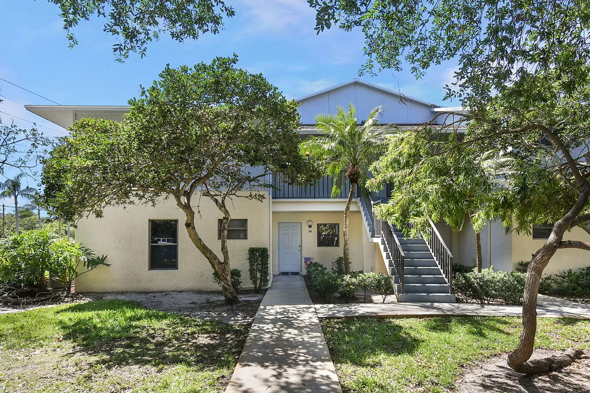 Stuart, FL 34997,6551 SE Federal HWY 203