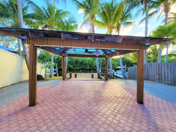 1905 Robalo DR, Vero Beach, FL 32960