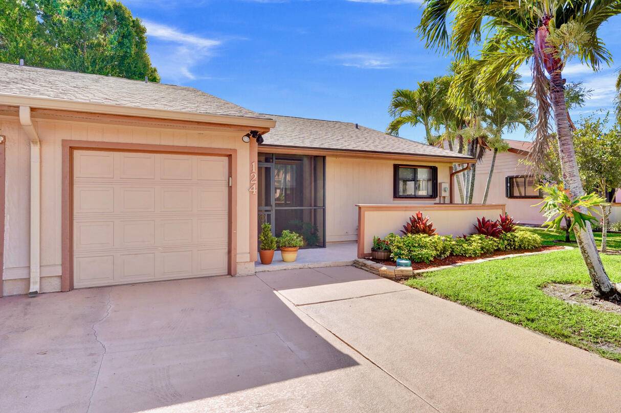 124 Mayfair LN, Boynton Beach, FL 33426