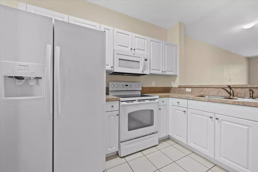 4150 Napoli Lake DR, Riviera Beach, FL 33410