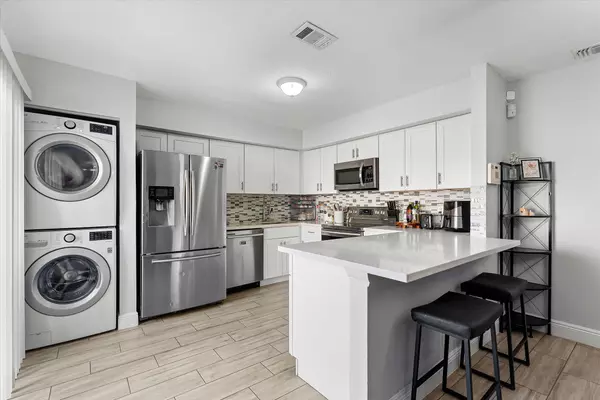 1596 Shaker CIR, Wellington, FL 33414