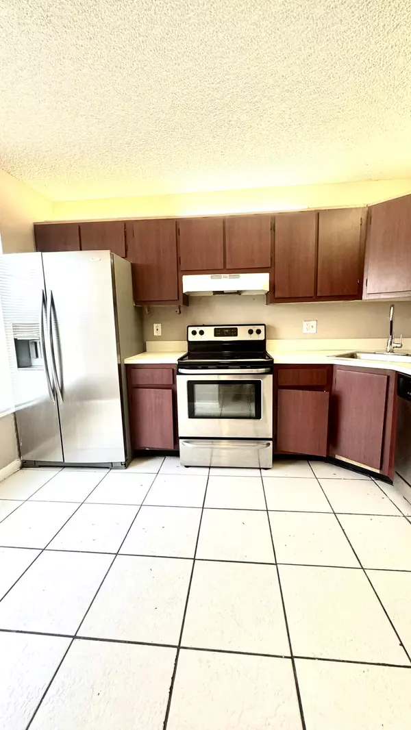 West Palm Beach, FL 33417,3700 Savoy LN E