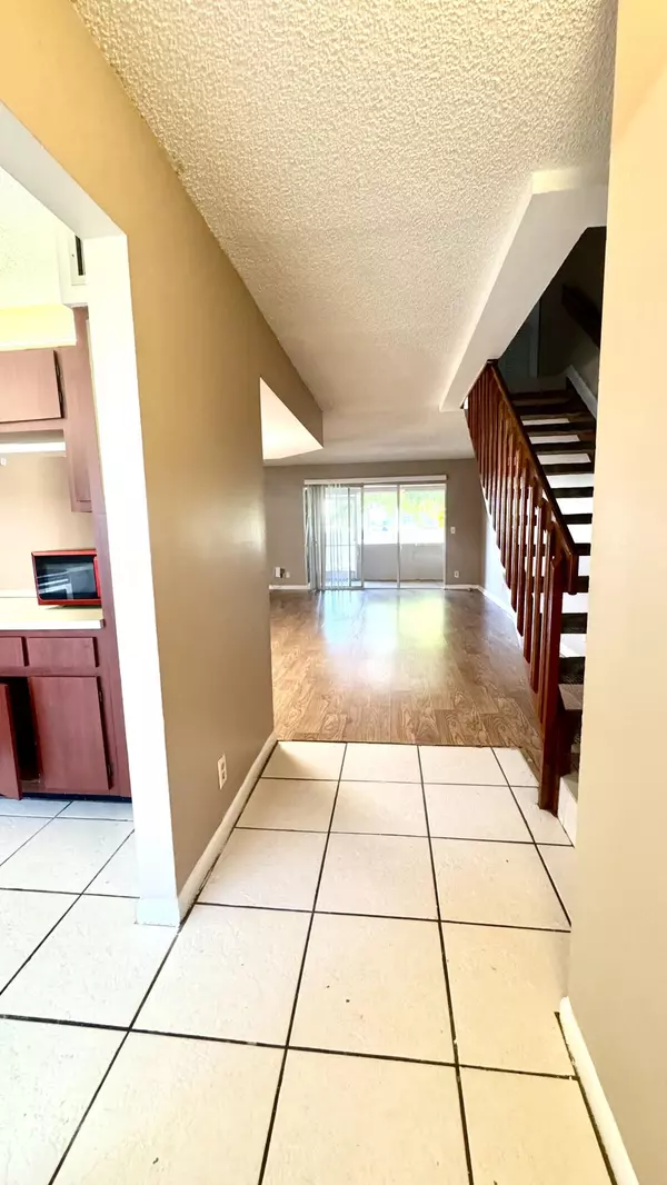 West Palm Beach, FL 33417,3700 Savoy LN E