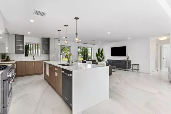 Boynton Beach, FL 33435,902 SW 27th PL