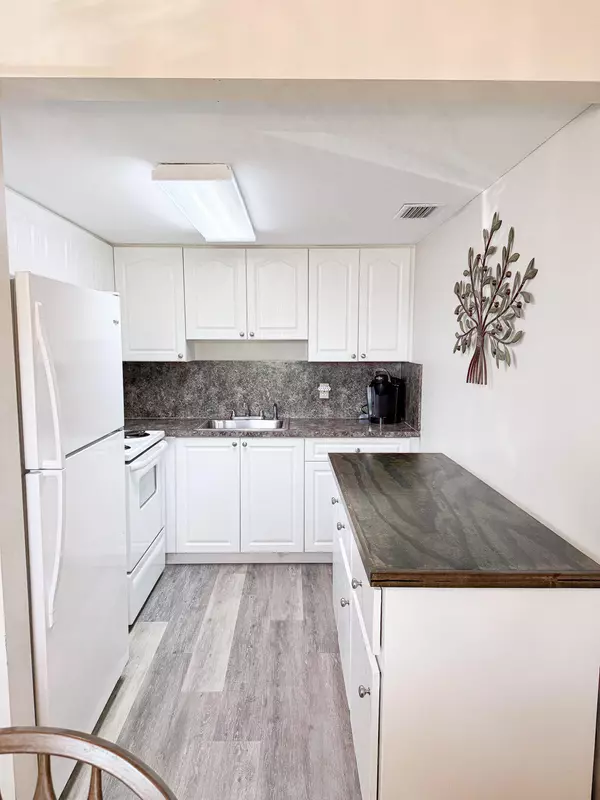 West Palm Beach, FL 33417,161 Kent J