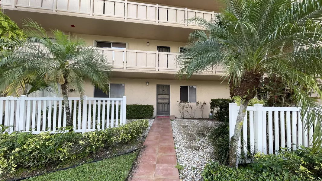7006 Huntington LN 107, Delray Beach, FL 33446