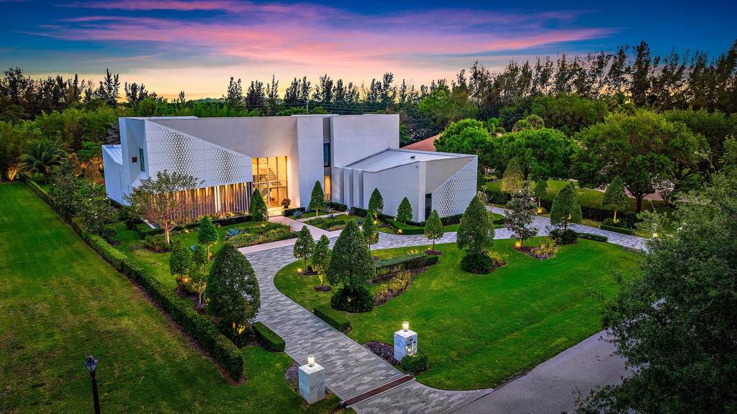 8119 Man O War RD, Palm Beach Gardens, FL 33418