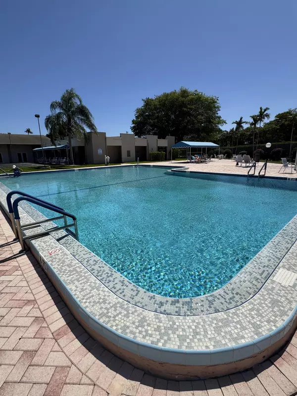 Palm Springs, FL 33461,721 Lori DR 113