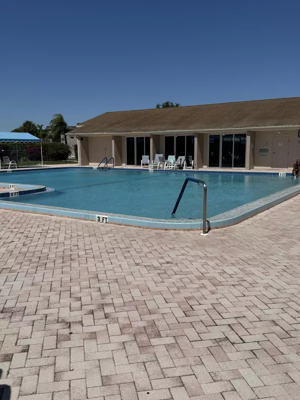 Palm Springs, FL 33461,721 Lori DR 113