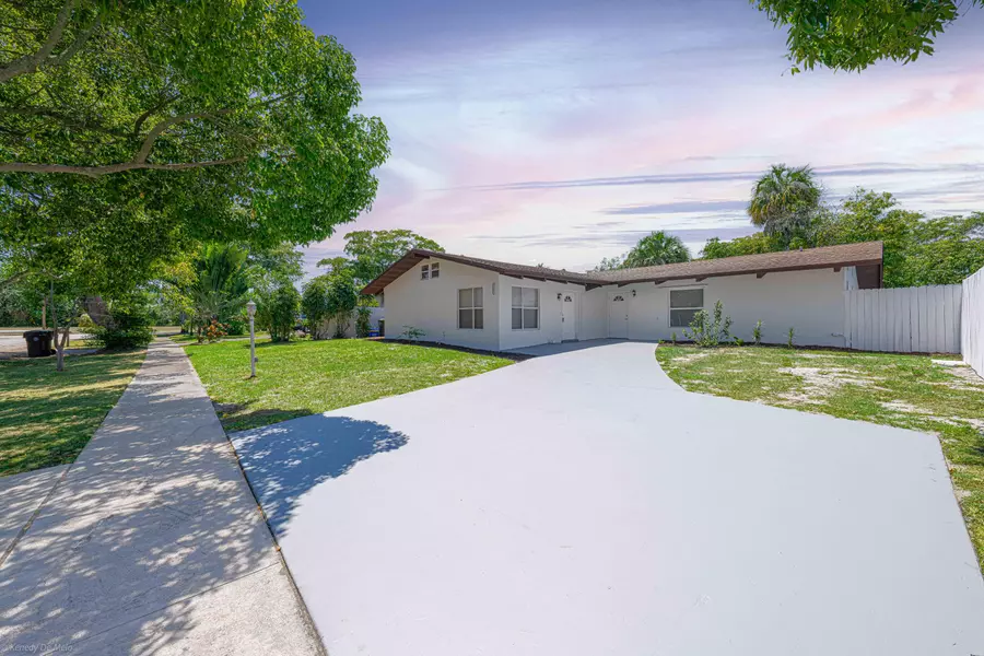 507 Ontario PL, West Palm Beach, FL 33409