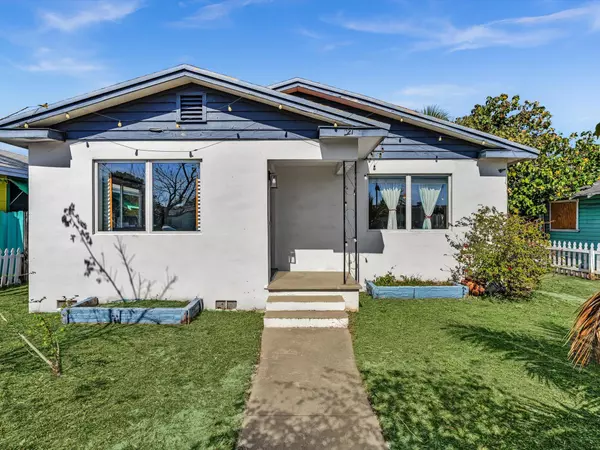 Lake Worth, FL 33460,221 N M ST