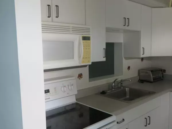 Boynton Beach, FL 33435,2214 NE 1st WAY 201