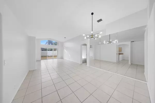 Lake Worth, FL 33463,6035 Royal Birkdale DR