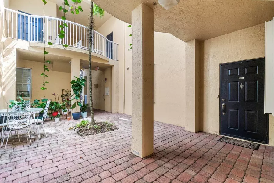 110 Jacaranda Country Club DR 103, Plantation, FL 33324