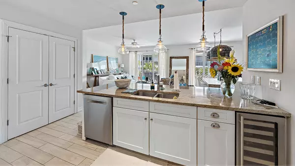 Juno Beach, FL 33408,432 N Bay Colony DR