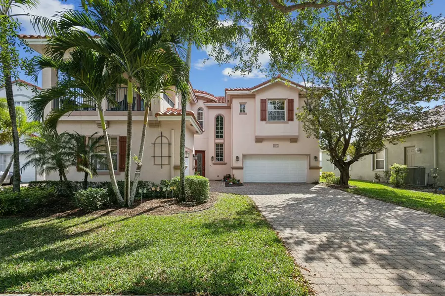 694 Cresta CIR, West Palm Beach, FL 33413