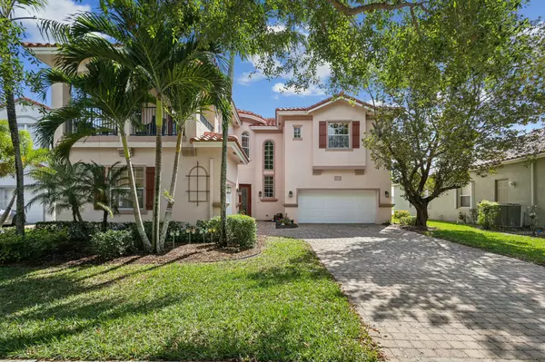 694 Cresta CIR, West Palm Beach, FL 33413
