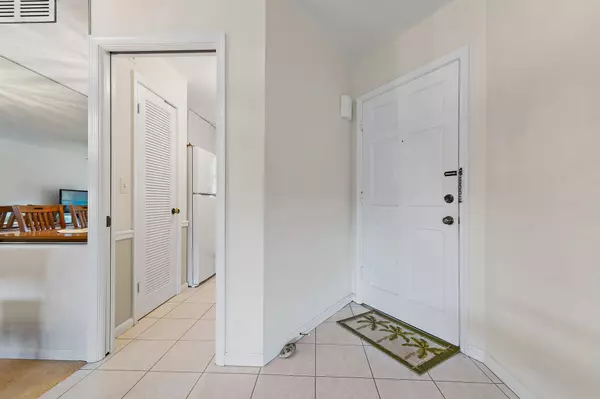 Jupiter, FL 33477,755 Saturn ST I 206