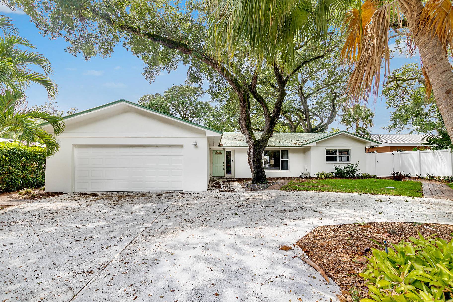 12831 S Shore DR, Palm Beach Gardens, FL 33410