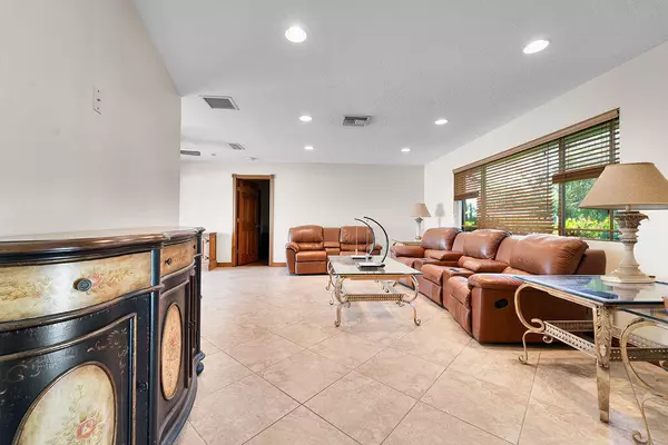 Riviera Beach, FL 33407,2550 Lochmore RD