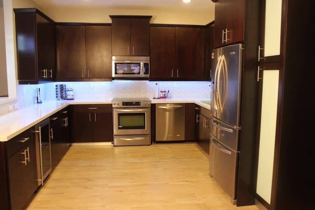 Miami, FL 33179,835 NE 191st ST